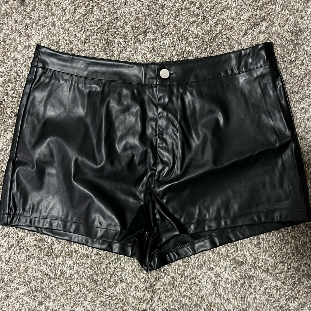 SHEIN Women’s Black Leather Shorts. XL. NWOT